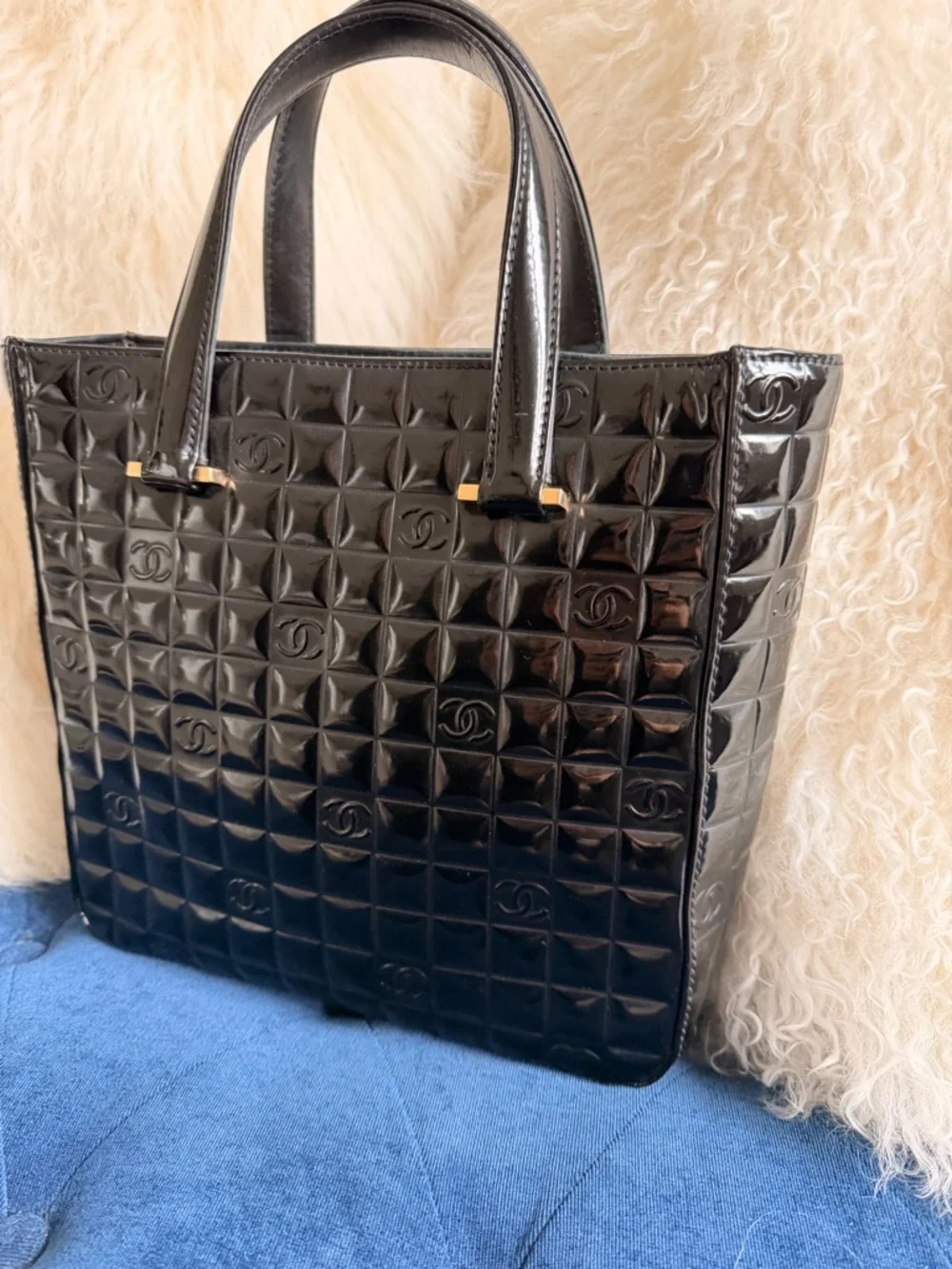 CHANEL Black Patent Quilted CC Tote - Picture 2 of 5